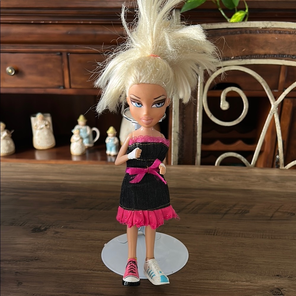 🔥🔥BRATZ CLOE PLAY SPORTZ X-TREME KICK BOXING DOLL  MGA 2001 blonde